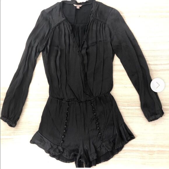 Guess black satin ruffle long sleeves romper XS - Picture 1 of 7